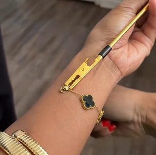 Positionnez le bracelet